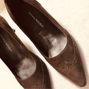 Banana Republic classic ‘wingtip’ pump-6 1/2